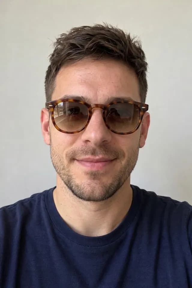 Anprobe-Ergebnis von Aynada für „Tortoiseshell Acetate Sunglasses“